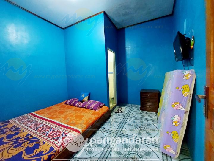 Tampilan Paviliun AC pondok mandiri 2 Pangandaran<br />
<br />
fasilitas : 1 kmar AC isi 1 bed + extra bed 1 , kamar mandi, Ruang keluarga.